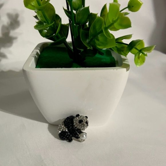 Elegant Panda Rhinestone Brooch - Sparkling Crystal Pin for Clothes - Picture 3 of 5